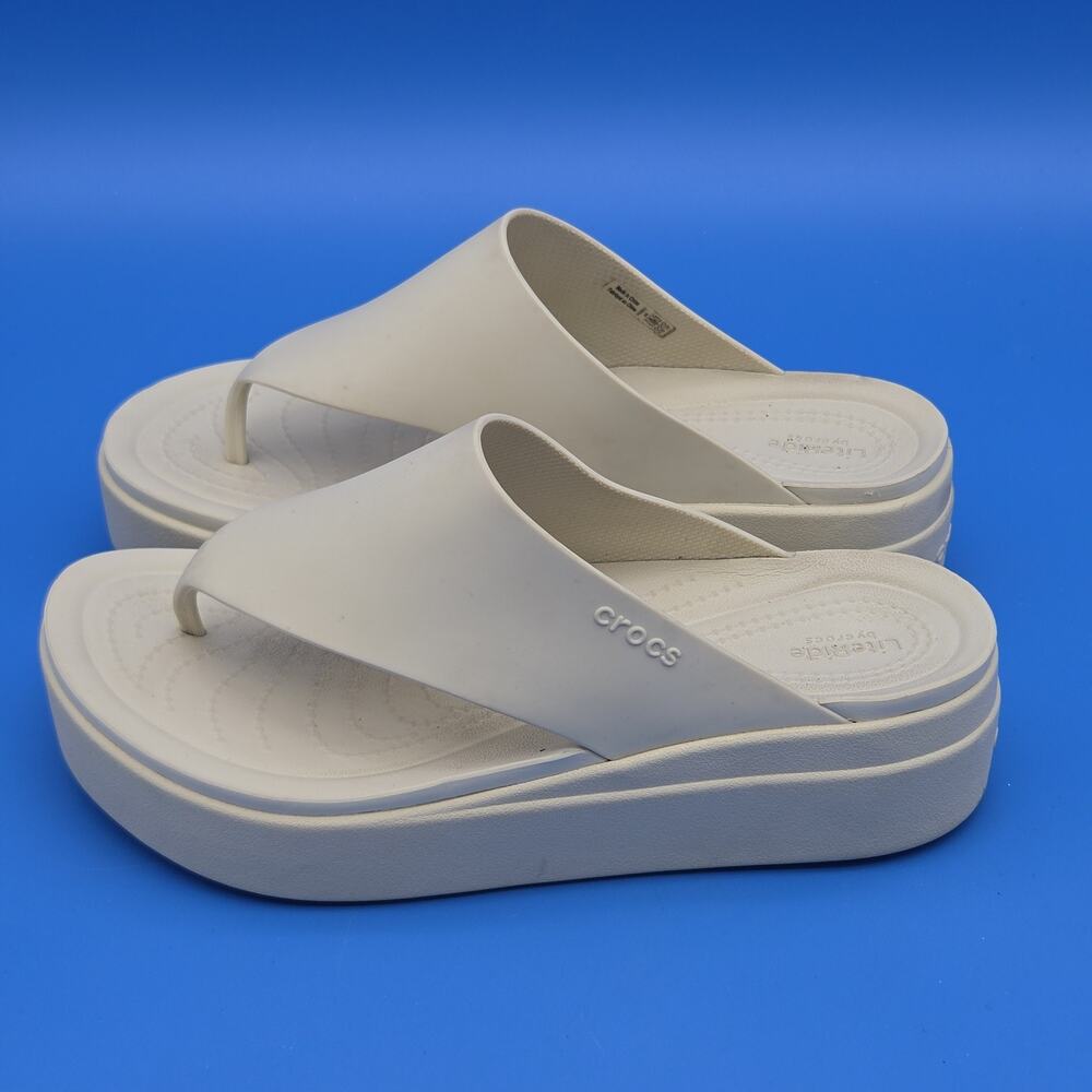 Crocs Brooklyn Flip Women’s Size 9 Cream Off White Platform Low Wedge Sandals